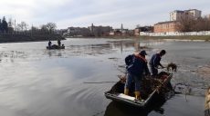 Річки в центрі Харкова розчищають комунальники