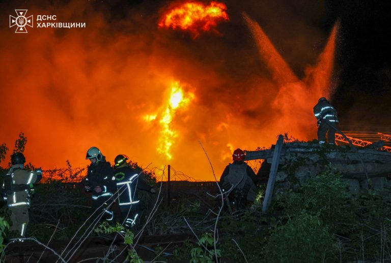 Большой пожар тушили ночью в Харькове: что случилось (фото)